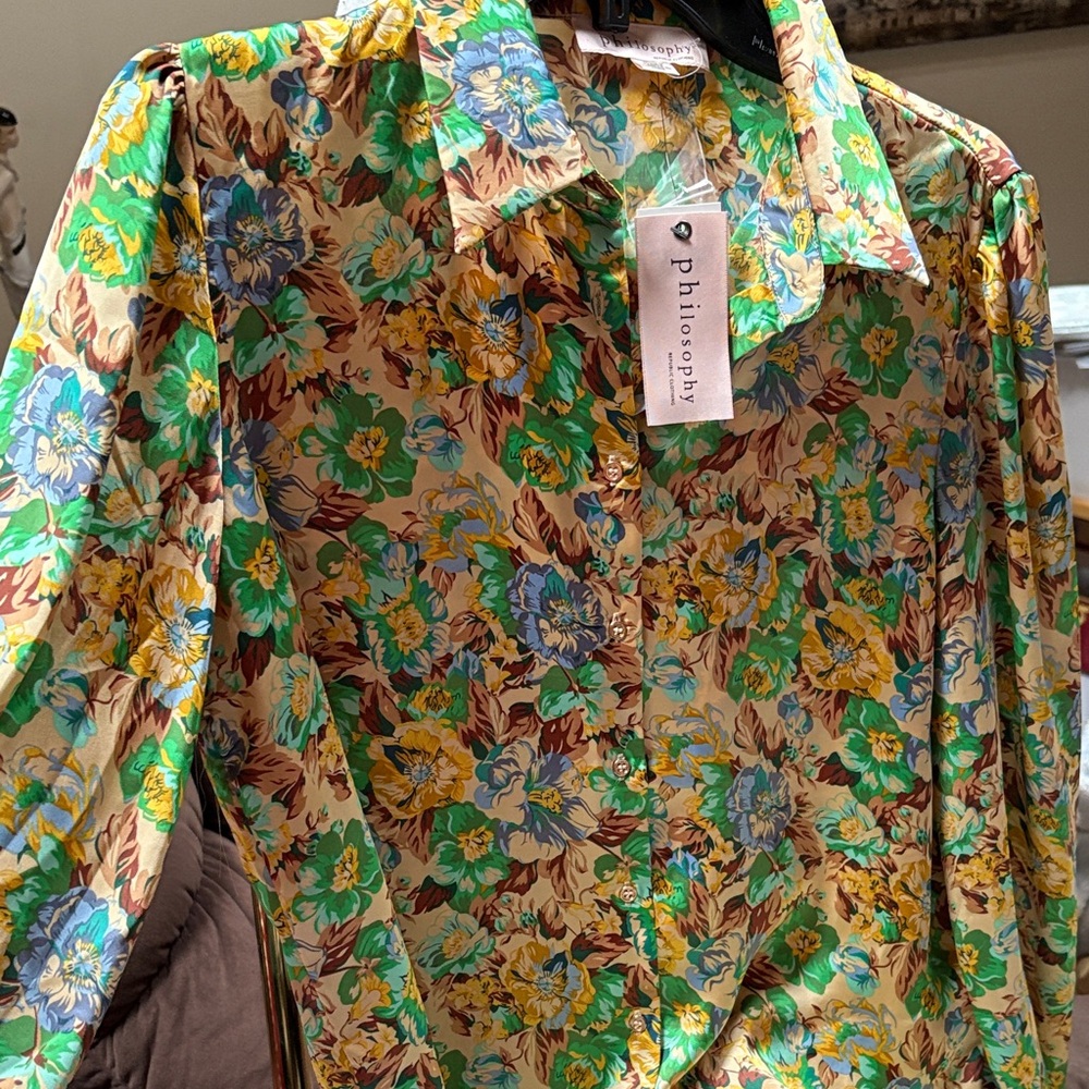 Philosophy medium gorgeous satin button down. NWT!